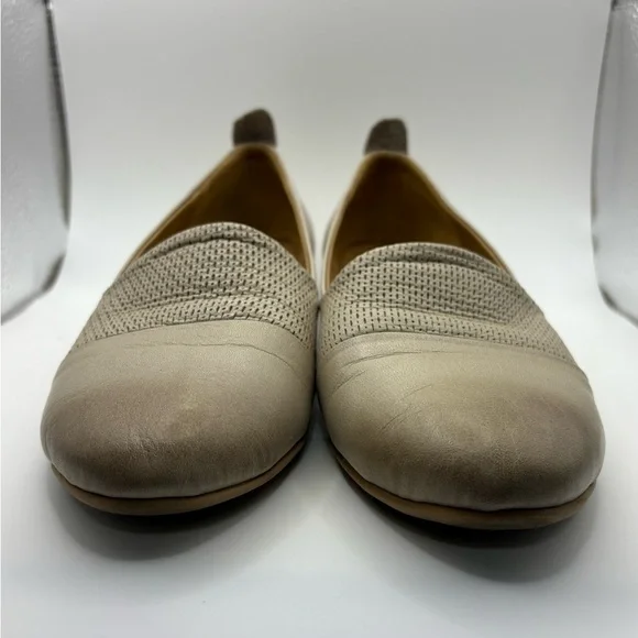 Bueno Women's Beige and Taupe Loafers - Picture 10 of 10